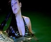 Sruthi hasan hot bikini scene from her first movie from sruthi harsan