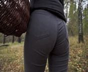 MILF In Spandex Jeans Walking Outdoor With Visible Panty Line from desi visible panty line in churidar