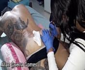 Tatuando a Bunda do lutador de MMA Allan Guerra Gomes from fighters gay