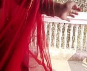 देसी भाभी बाहर टेरेस पर जाकर अपने यार को बुलाया और चूत चूदाई की from bengali school students outdoor sex in uniform