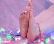 Sexy feet with Candy, foot fetish and food fetisch free porn close up video - Arya Grander from auntys foot feetish