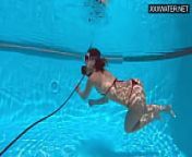 Hungarian pornstar Lana Tanga orgasming underwater from bajo la misma estrella