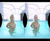 Tatiana Young's poolside hot sex in VR from tatiana silva piscina
