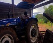 Invadi um trator na fazenda do meu vizinho e me masturbei gostoso from eicher tractor tochan video