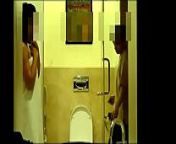 Bhabhi flashing hotel boy from towel drop blooper from flash