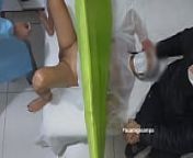 Camera flagra paciente sendo fodida no cu e na buceta durante a consulta na frente do marido from flagras