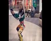 Chica baila con pantalon de Pok&eacute;mon from pokemon sexy dance