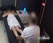 I went to the traditional masseuse and let him touch me without limits, I got all excited, real video. from junior mi