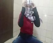 Arabian Muslim العربية الجنس أمي Masturbates Squirting Pussy On Live Webcam Instead Of Praying&quot; from arab girl praying then masturbating