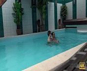 HUNT4K. Aventures sexuelles dans une piscine priv&eacute;e from hidden camare pool gosol