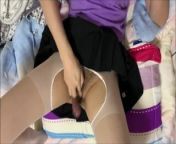 lovely shemale fucks herself to multiple orgasms and cum, in black minis from c了一个极品伪娘