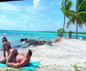 Public beach sex on nude beach Maldives from pazzia spiaggia nudista italiana esibizionista spompina sconosciuto circondata da guardoni eccitati