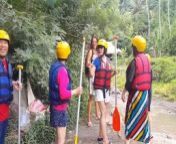 Pussy Flashing at RAFTING Spot among Chinese tourists # Public NO PANTIES from sikch