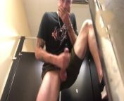 Sneaking A Nut In A PUBLIC Restroom! from 杭州捅破安全套事件案例☆q1606207 mho