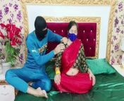 Hindi Bhabhi in Hot Saree Blowjob Sex with Her Servant from desi auntymaza com web