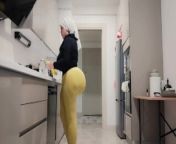 my big ass stepmom caught me watching at her ass from madrastra culona me pide que se lo meta en español