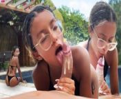 LATINA GIVES A SLOPPY BLOWJOB OUTSIDE AT THE POOL from 引流粉购买联系飞机电报：ppo995 gaz