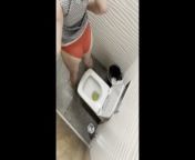 OMG!! She saw that she was being filmed by a camera in public toilet from housewife spying camera